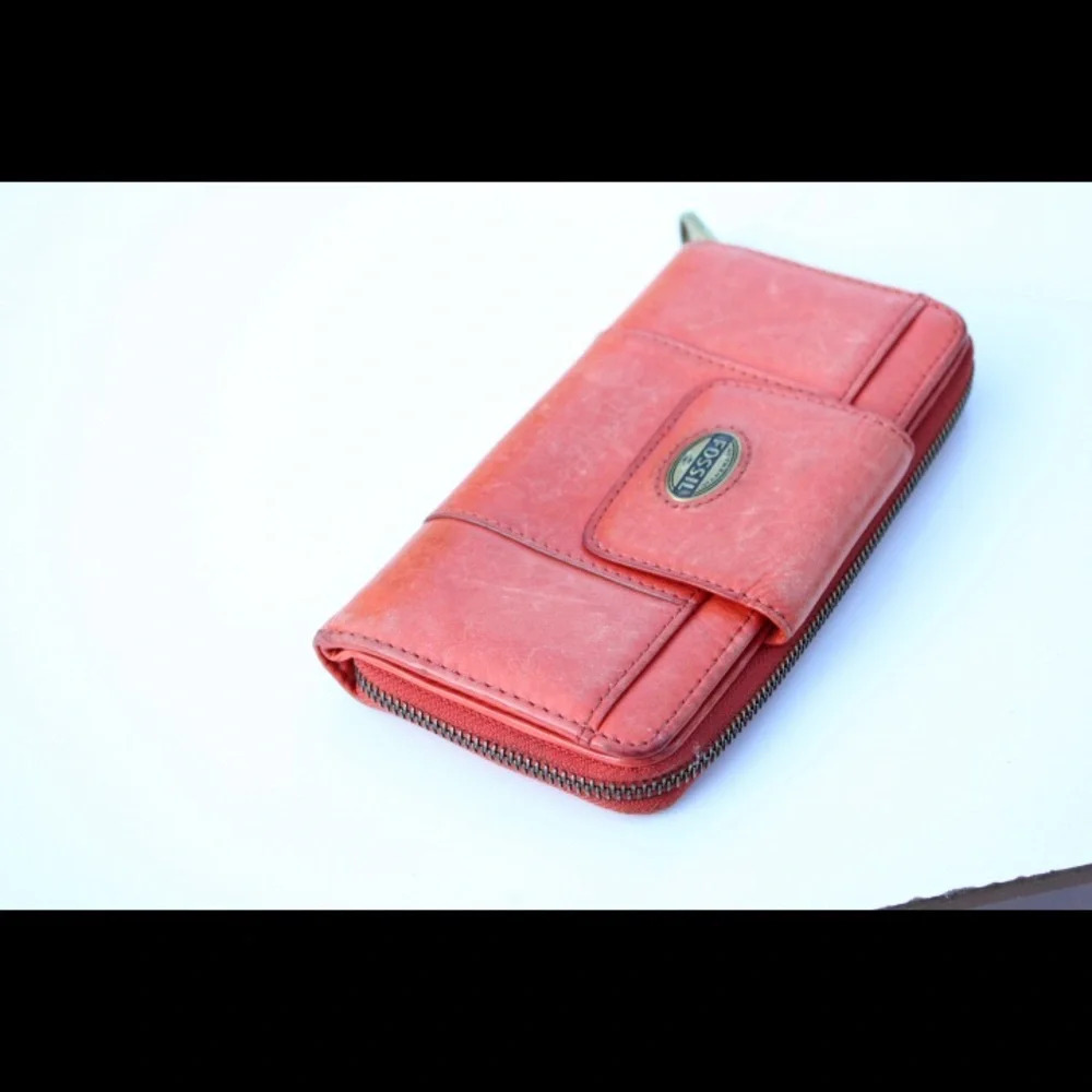 Fossil zip around wallet
